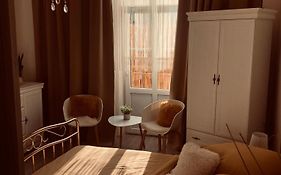 Tomas Apartments Silver